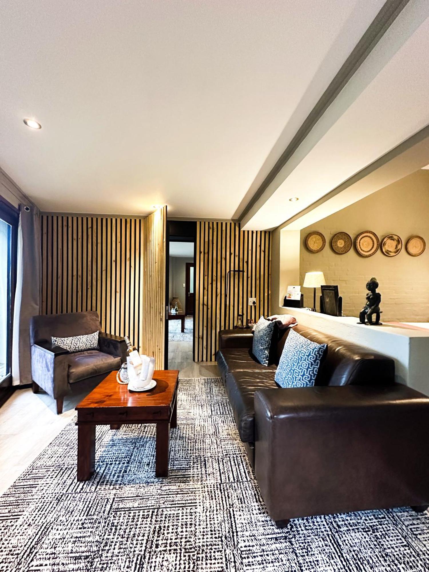 Hog Hollow Country Lodge *